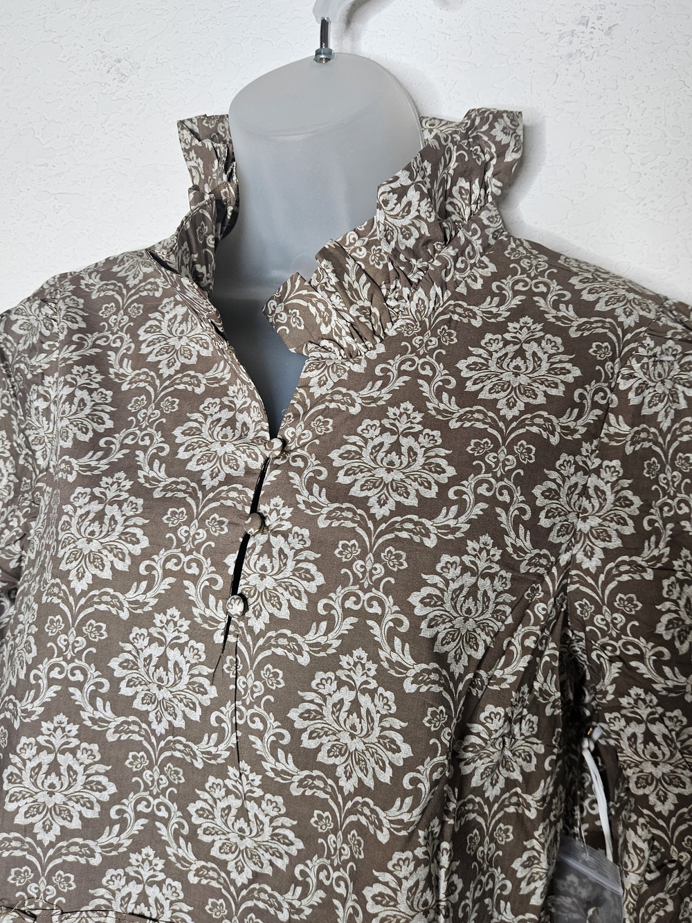 Hyacinth House by Tuckernuck Olive Bell Sleeve Tiered Mini Dress NWT Medium - Picture 9 of 16